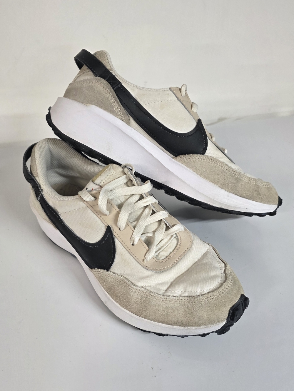 Nike Womens Waffle Debut Shoes Size 8.5 Beige Black Running Sneakers